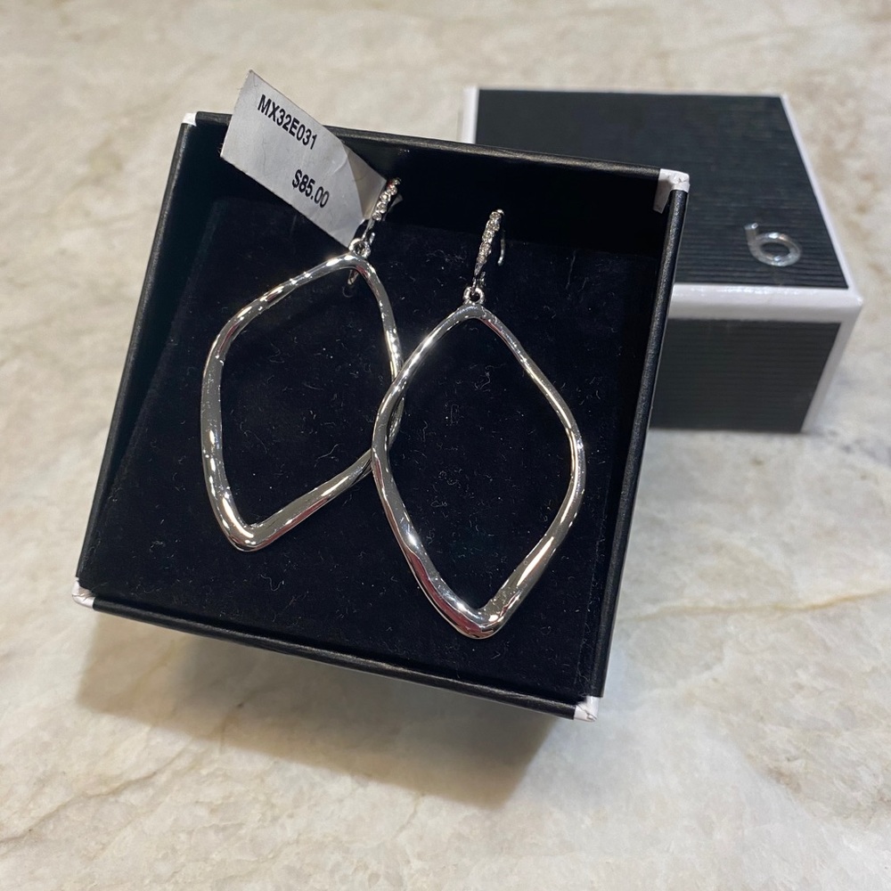 Earings - Picture 3 of 4